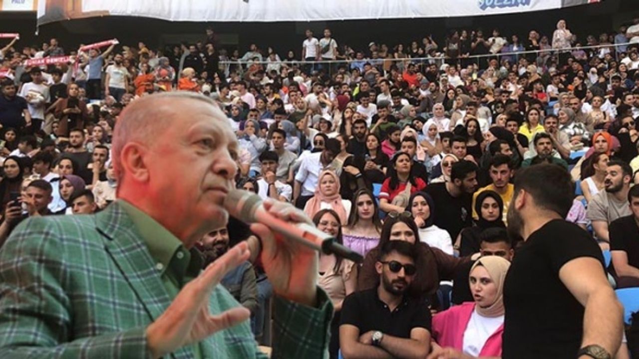 Çorumlu gençler Cumhurbaşkanı Erdoğan'ı Adana'da yalnız bırakmadı!