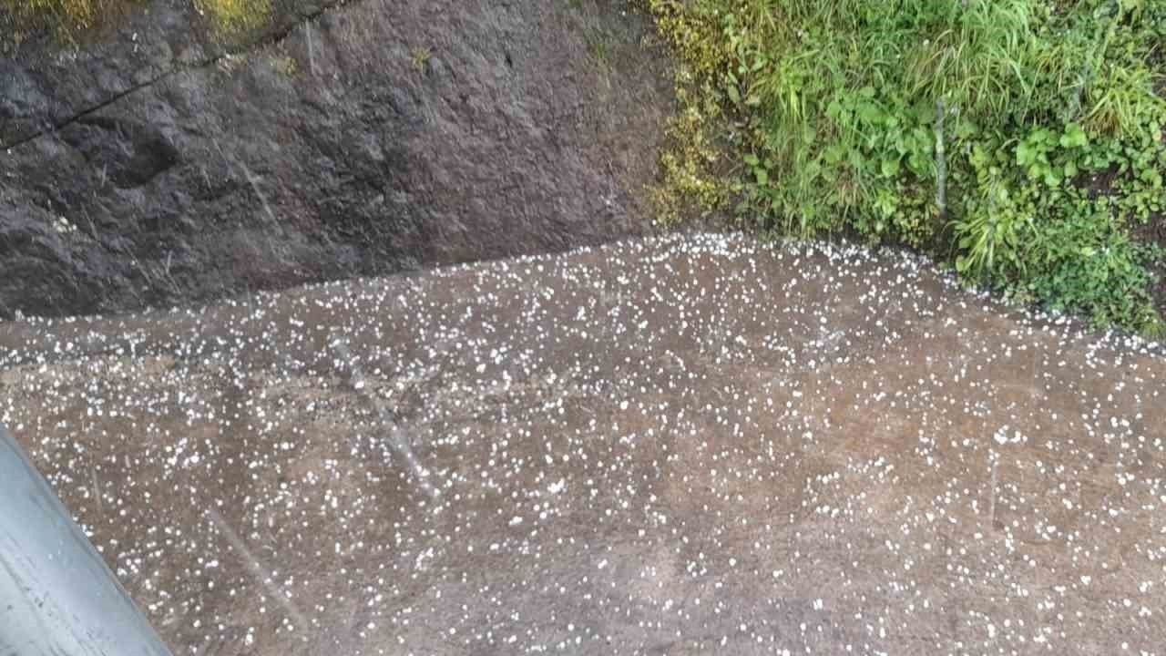 Trabzon’da dolu yağışı etkili oldu