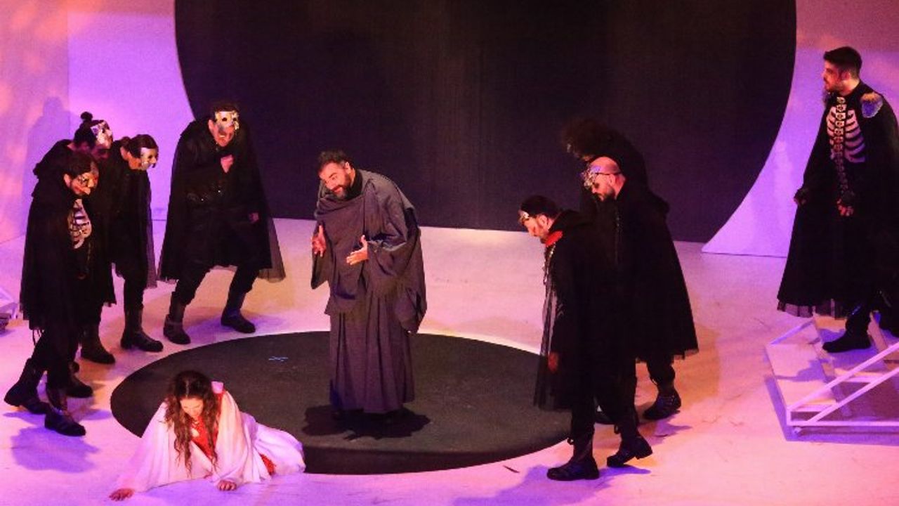 Konyalı tiyatrocular 'Barsisa'yı Denizli'de sahneledi