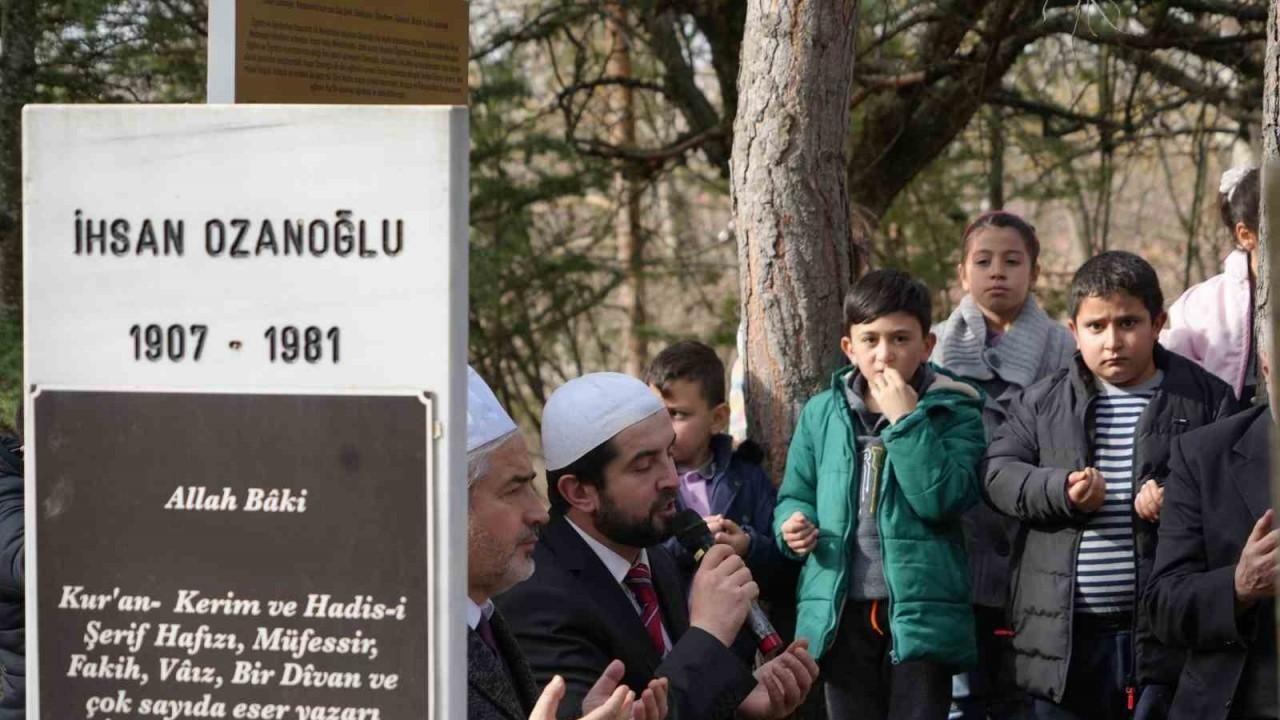 Çanakkale Türküsü’nün yazarı Halk Ozanı İhsan Ozanoğlu kabri başında anıldı