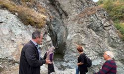 Kastamonu’nun saklı cenneti Gürleyik Şelalesi, sonbaharda ziyaretçilerine görsel şölen sunuyor