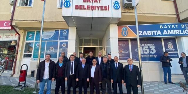 Cumhur İttifakı belediye başkanları Çorum Bayat’ta buluştu