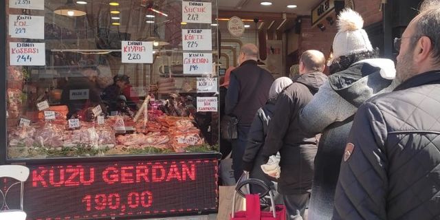 Bursa’da ucuz et kuyruğu
