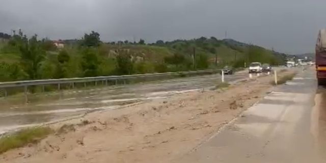 Sel suları Ankara-Çorum karayolunda sürücülere zor durumda bıraktı!