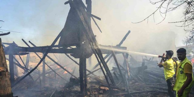 Kastamonu’da 3 ev ve 1 ahır yangında kül oldu
