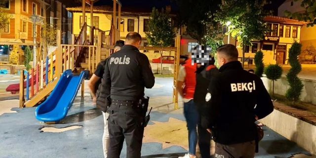 Kastamonu’da polis denetimleri sürüyor: 2 şahıs uyuşturucuyla yakalandı