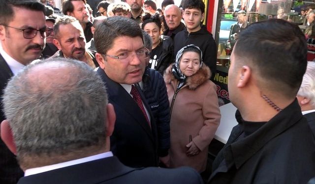 Adalet Bakanı Tunç’tan kıraathanedeki vatandaşlarla esprili sohbet