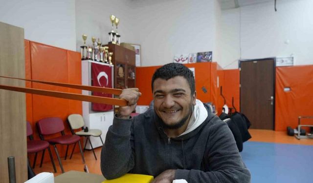 Engelli genç bilek güreşiyle hayata tutundu, Türkiye şampiyonu oldu
