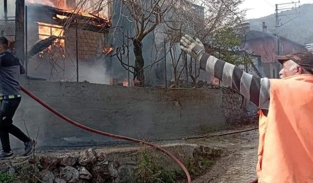 Kargı’da korkutan yangın! 6 ev yandı