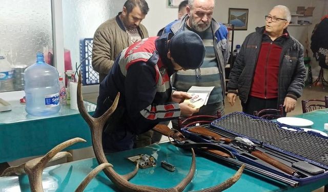 Kızıl geyik ve bozayı avlayan 2 kişiye adli işlem başlatıldı