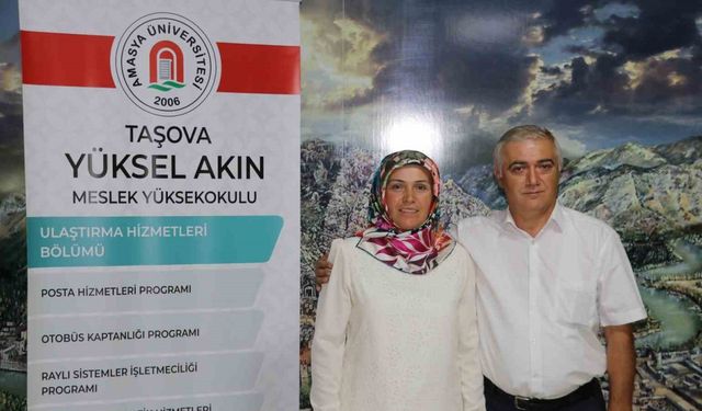 28 yıllık çift evliliklerini üniversite ile taçlandırdı