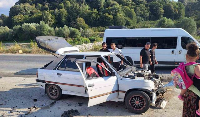 Alaplı’da trafik kazası: 2 kişi yaralandı