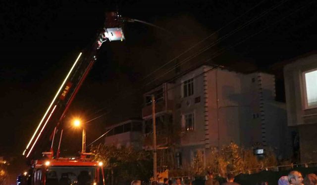 Çatı yangını büyümeden söndürüldü