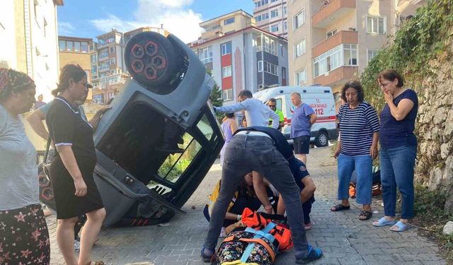 Emekli ebe aracını park etmek isterken alt yola uçtu