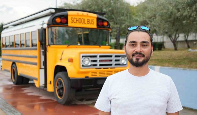 Filmden esinlenerek yaptığı hayalindeki ’School Bus’ ile dünya turuna çıktı