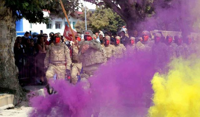 Komandolardan hayran bırakan 30 Ağustos gösterisi