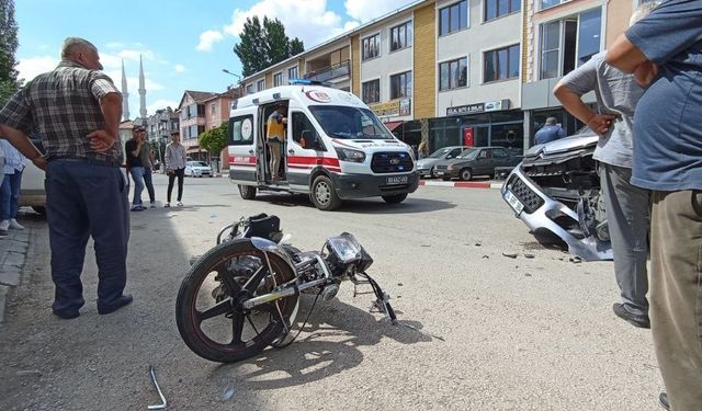 Motorsiklet ile kaza yaptı: Sağlık ekiplerine "Ayağımı hissetmiyorum" dedi