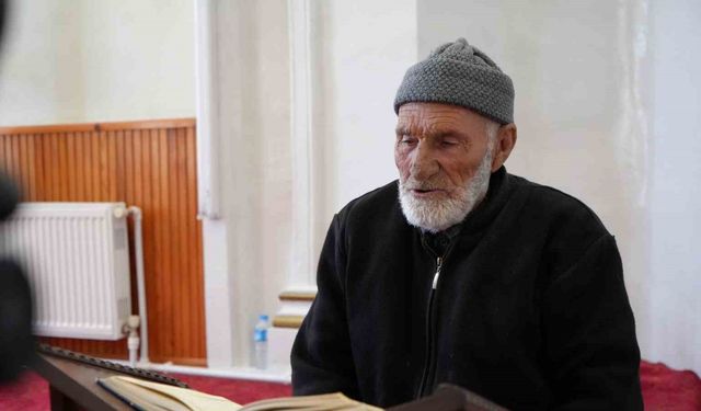 Ömrünü namaz kılmaya Kur’an okumaya adayan 83 yaşındaki ’Hasan amca’ hafızlık yarışmasında ikinci oldu