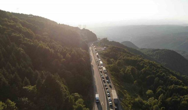 Pazar günü Bolu’dan İstanbul’a ağır taşıtlara geçiş sınırlandırıldı