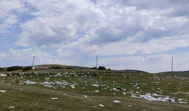 Şenlikten geriye çöpleri kaldı