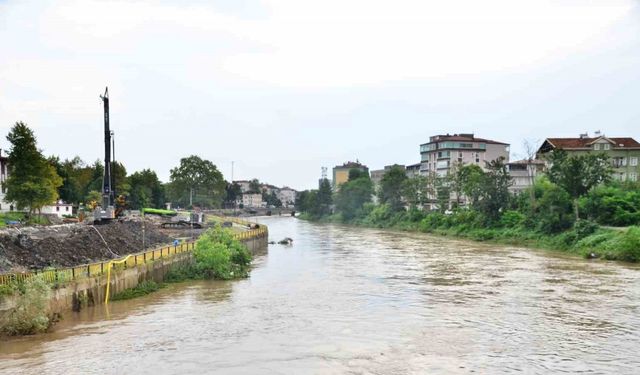 Terme Çayı taşma noktasına geldi