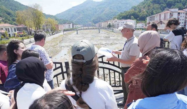 Türkiye’nin dört bir yanından gelen üniversite öğrencileri, sel afetinin yaşandığı Bozkurt’tu inceledi