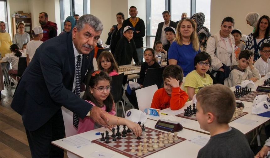 Kütahya'da satranç turnuvası başladı