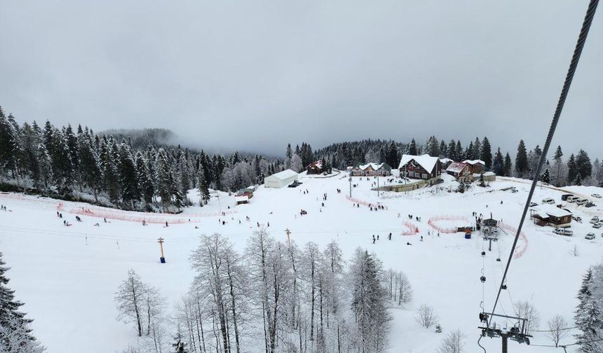 Artvin Atabarı Kayak Merkezinin eşsiz kar manzarası havadan görüntülendi