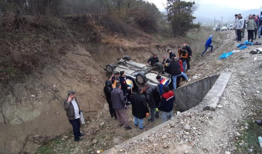 Bolu’da şarampole uçan otomobil ters döndü: 2’si ağır 3 yaralı