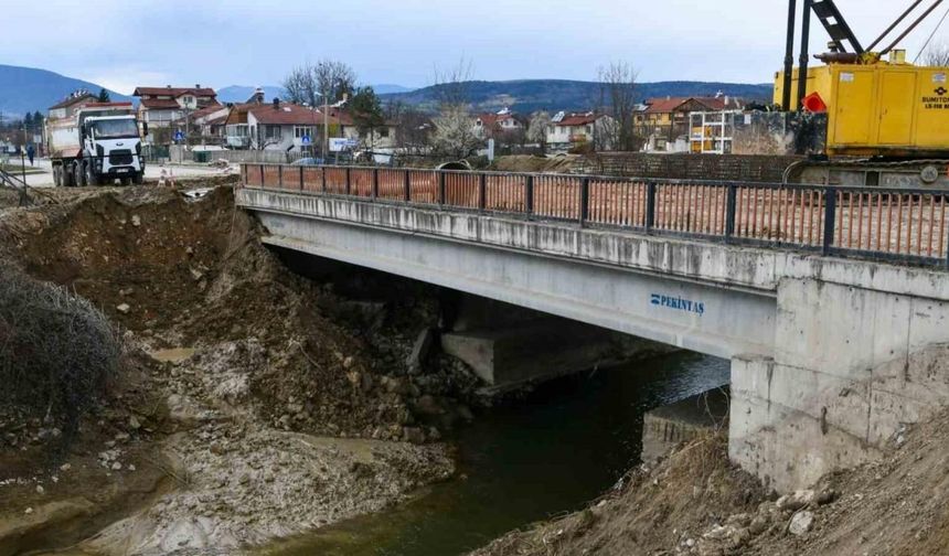 Köprü yapımında çalışmalar büyük ölçüde tamamlandı