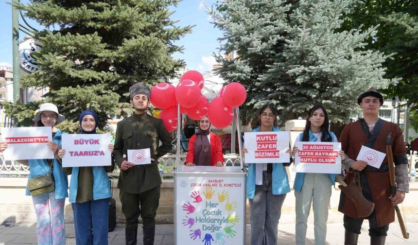 Bayburt Çocuk Hakları İl Komitesi üyesi çocuklardan 30 Ağustos Zafer Bayramı farkındalık etkinliği